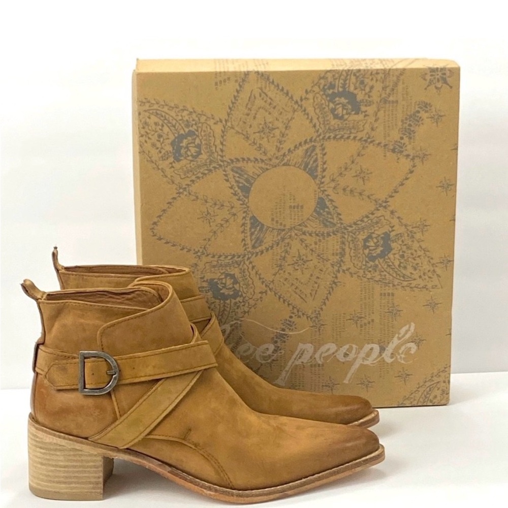 New Free People Loop Tan Ankle Boots